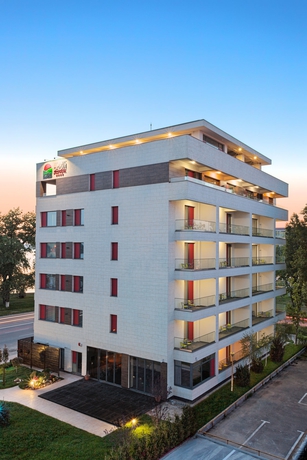 Imagen de los exteriores del Aparthotel Tomis Garden. Foto 15