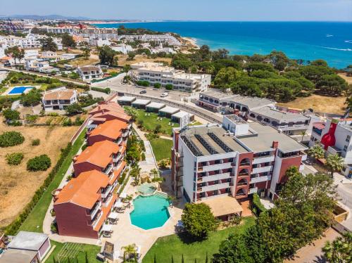 Imagen general del Aparthotel Topazio Vibe Beach - Adults Friendly. Foto 6