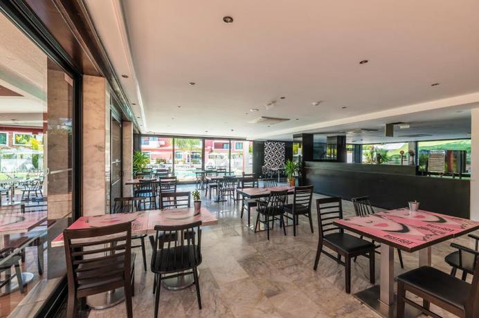 Imagen general del Aparthotel Topazio Vibe Beach - Adults Friendly. Foto 18