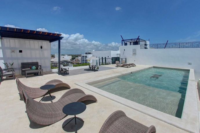 Imagen de la piscina del Aparthotel Torre Diez Grupo Amber - Collection O. Foto 18