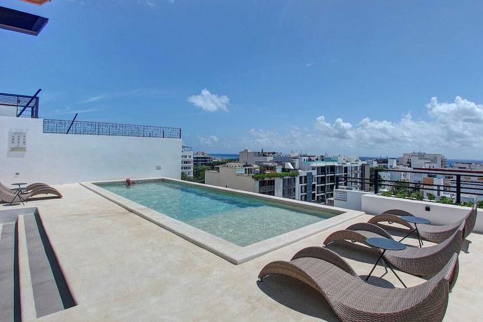 Imagen de la piscina del Aparthotel Torre Diez Grupo Amber - Collection O. Foto 19