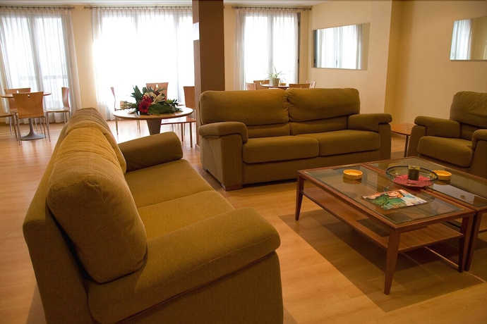 Imagen de los interiores del Aparthotel Torre Monreal Hotel. Foto 16