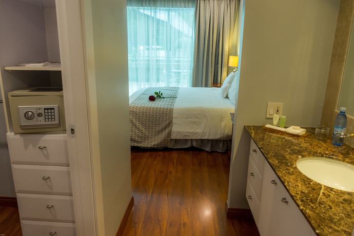Imagen de la habitación del Aparthotel Torres de Suites by InAmazonas. Foto 12
