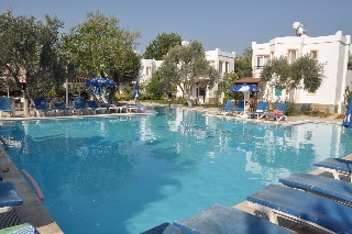 Imagen de la piscina del Aparthotel Tosunoglu. Foto 7