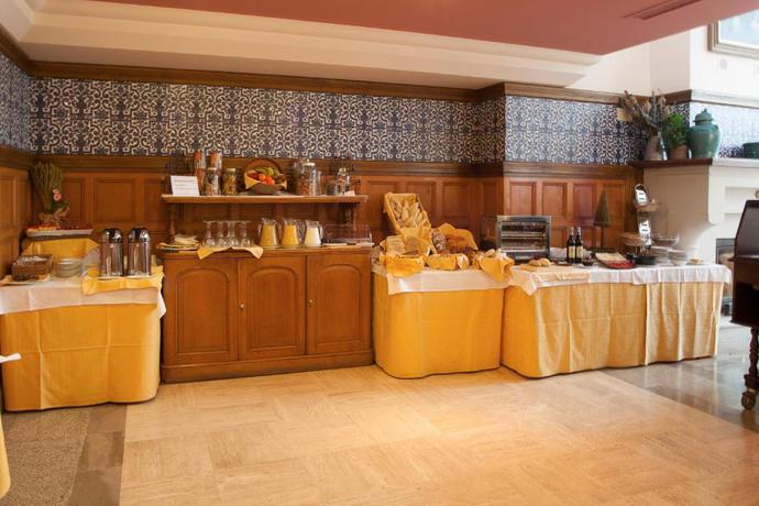 Imagen de los interiores del Aparthotel Trevenque. Foto 7