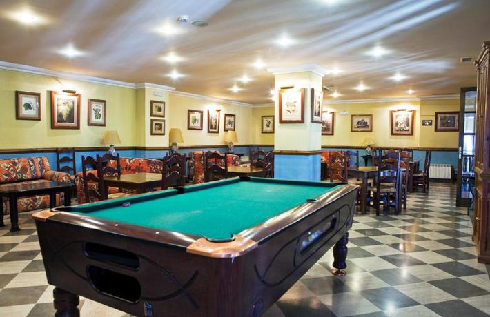 Imagen de los interiores del Aparthotel Trevenque. Foto 8