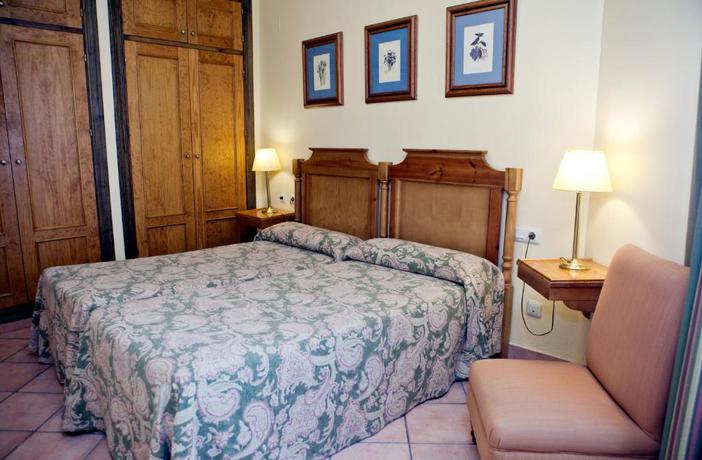 Imagen de la habitación del Aparthotel Trevenque. Foto 4