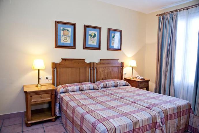 Imagen de la habitación del Aparthotel Trevenque. Foto 5