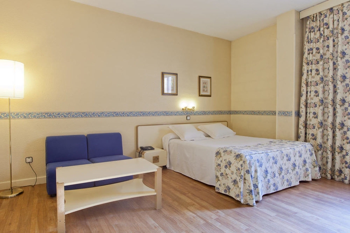 Imagen de la habitación del Aparthotel Tribu Malasaña. Foto 1