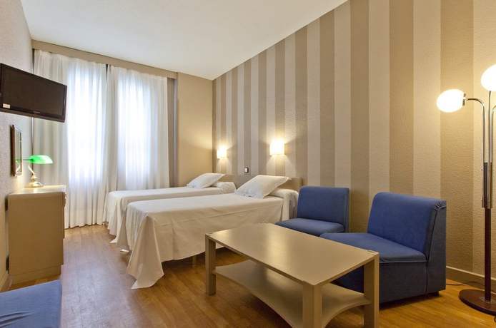 Imagen de la habitación del Aparthotel Tribu Malasa&ntilde;a. Foto 4