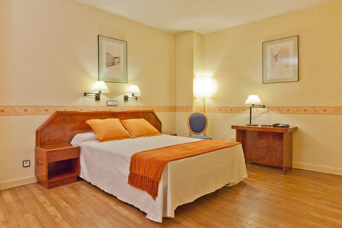 Imagen de la habitación del Aparthotel Tribu Malasa&ntilde;a. Foto 6