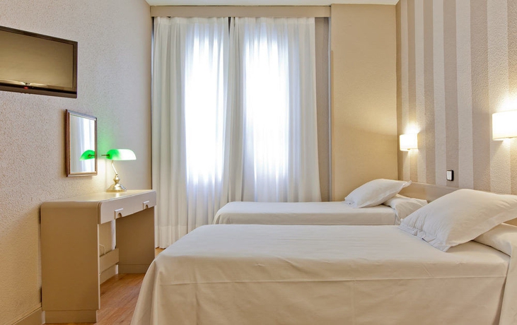 Imagen de la habitación del Aparthotel Tribu Malasa&ntilde;a. Foto 10