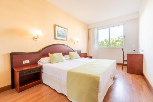 Imagen de la habitación del Aparthotel Tropicana, Cala Millor. Foto 11