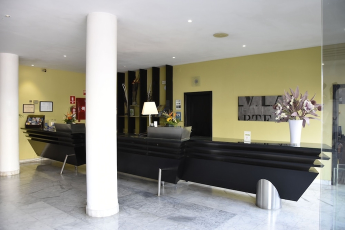 Imagen de los interiores del Aparthotel Udalla Park. Foto 16