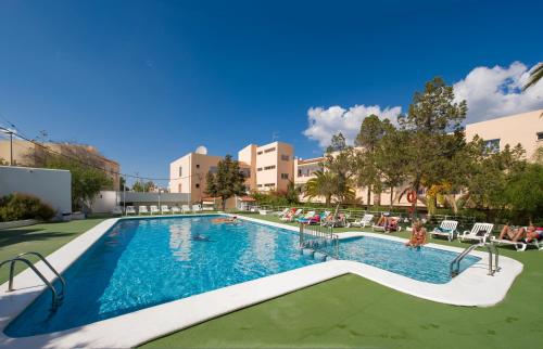 Imagen de la piscina del Aparthotel Vago Ibiza. Foto 4