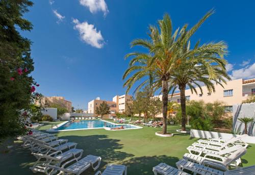 Imagen de la piscina del Aparthotel Vago Ibiza. Foto 5