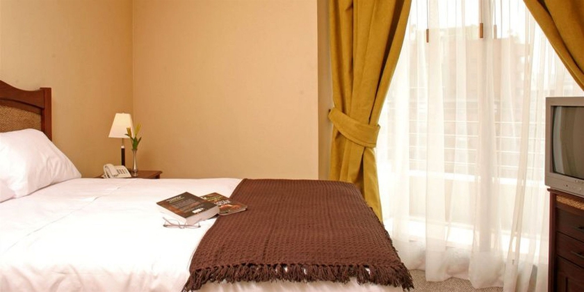 Imagen de la habitación del Aparthotel Versalles Suites. Foto 7