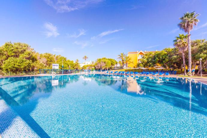Imagen de la piscina del Aparthotel Vibra Blanc Palace. Foto 6