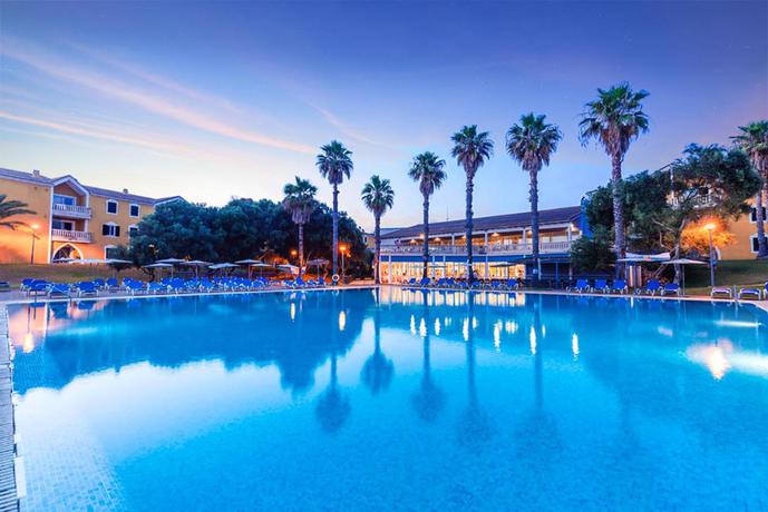 Imagen de la piscina del Aparthotel Vibra Blanc Palace. Foto 7