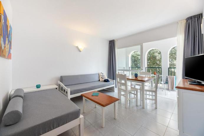 Imagen de la habitación del Aparthotel Vibra Caleta Playa. Foto 4