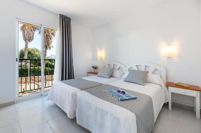 Imagen de la habitación del Aparthotel Vibra Caleta Playa. Foto 7