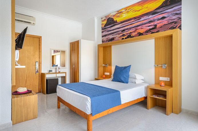 Imagen de la habitación del Aparthotel Vibra San Marino. Foto 2