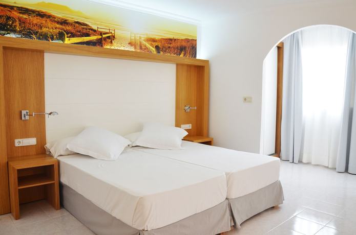 Imagen de la habitación del Aparthotel Vibra San Marino. Foto 7