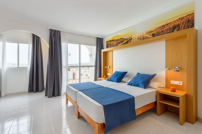 Imagen de la habitación del Aparthotel Vibra San Marino. Foto 10