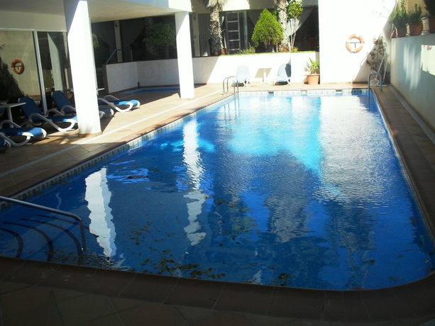 Imagen de la piscina del Aparthotel Vidalbir. Foto 11