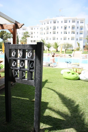 Imagen de los exteriores del Aparthotel Vila Petra. Foto 5