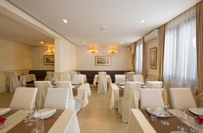 Imagen del bar/restaurante del Aparthotel Villa Aria. Foto 2