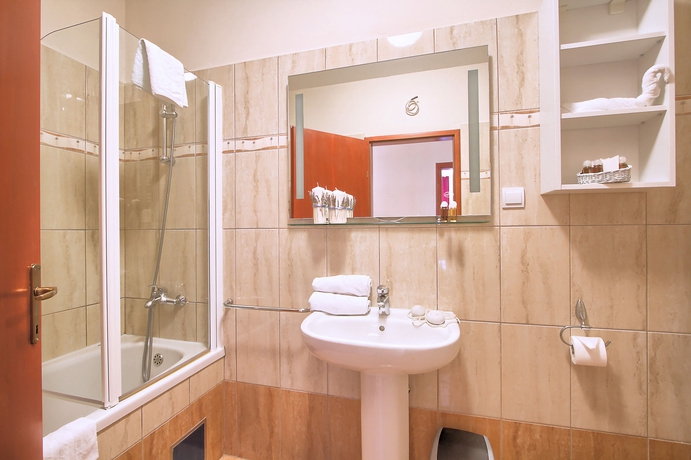 Imagen de la habitación del Aparthotel Villa Erna. Foto 2