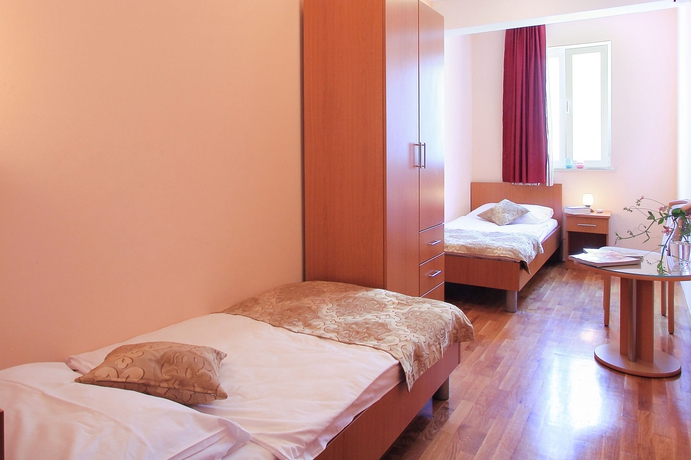 Imagen de la habitación del Aparthotel Villa Erna. Foto 8