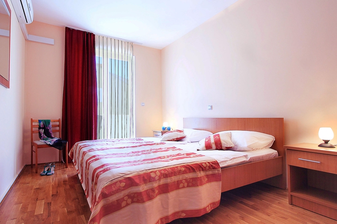 Imagen de la habitación del Aparthotel Villa Erna. Foto 9