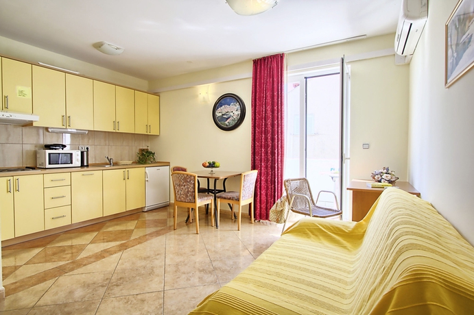 Imagen de los interiores del Aparthotel Villa Erna. Foto 15