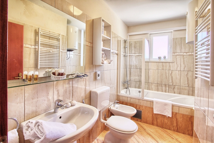 Imagen de la habitación del Aparthotel Villa Erna. Foto 13