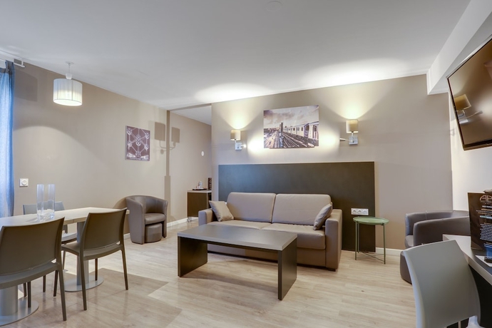 Imagen de la habitación del Aparthotel Villa Paris Orly. Foto 7