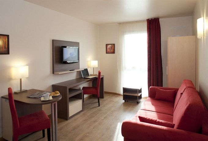 Imagen de los interiores del Aparthotel Villa Val S&eacute;nart. Foto 6