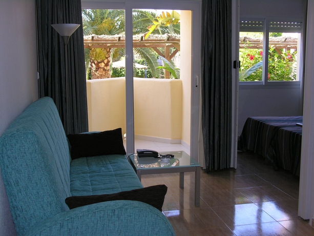 Imagen de los interiores del Aparthotel Villas La Manga. Foto 7
