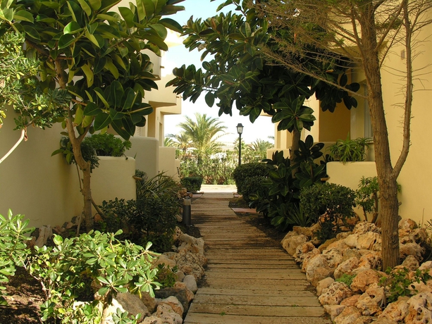 Imagen de los exteriores del Aparthotel Villas La Manga. Foto 3