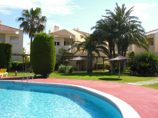 Imagen de la piscina del Aparthotel Villas La Manga. Foto 9