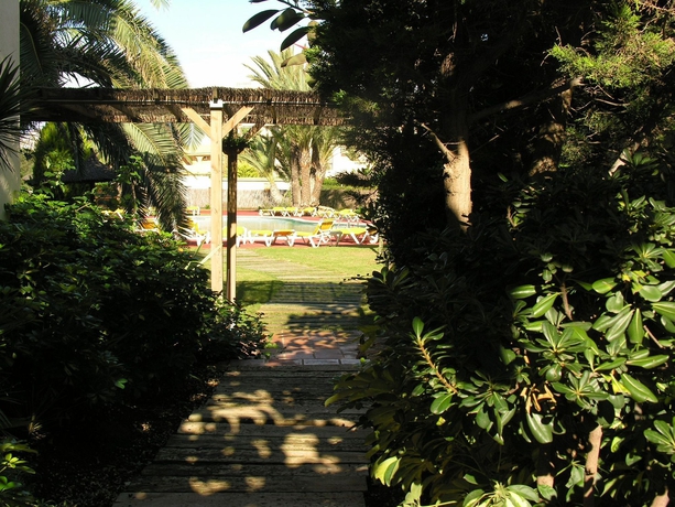 Imagen de los exteriores del Aparthotel Villas La Manga. Foto 5