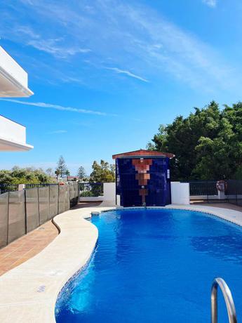 Imagen de la piscina del Aparthotel Vive Costa Azul. Foto 7