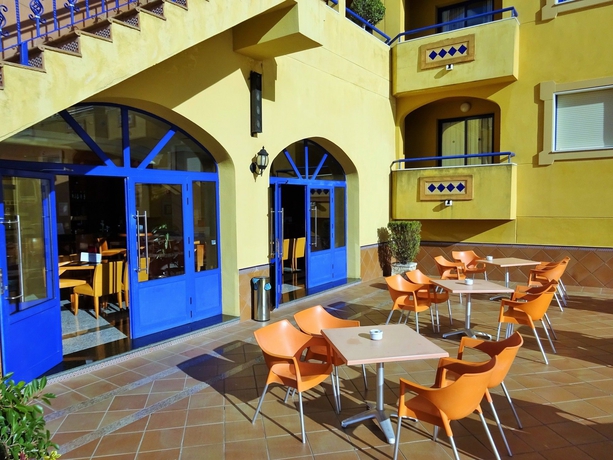 Imagen del bar/restaurante del Aparthotel ViveMar. Foto 3
