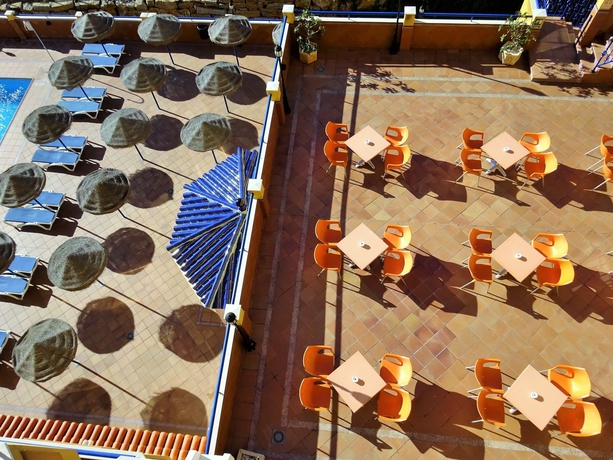 Imagen del bar/restaurante del Aparthotel ViveMar. Foto 4