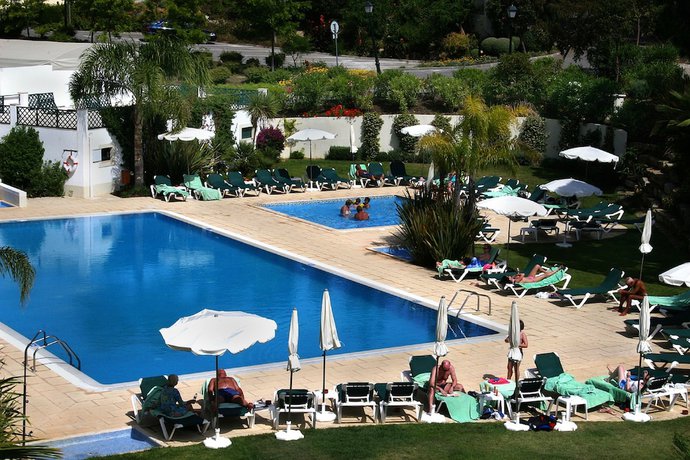 Imagen de la piscina del Aparthotel Voco Formosa Park &ndash; Algarve. Foto 17
