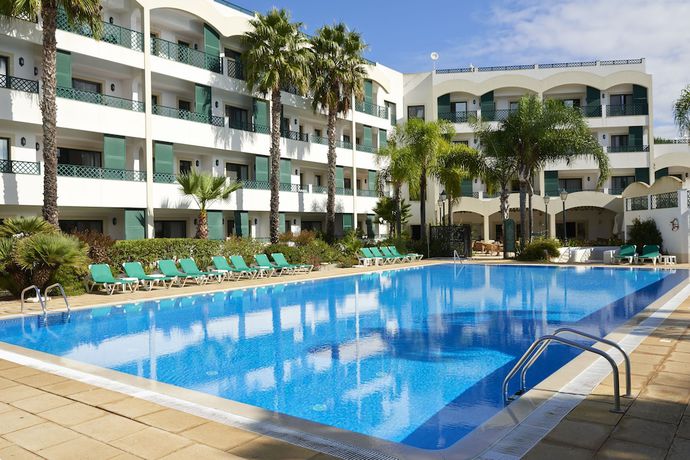 Imagen de la piscina del Aparthotel Voco Formosa Park &ndash; Algarve. Foto 20