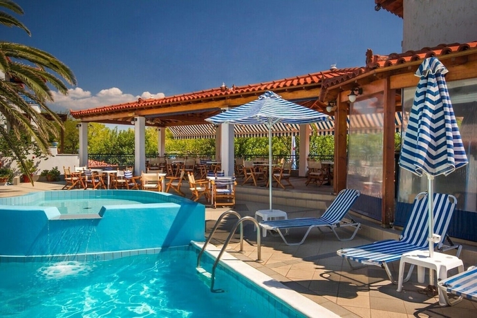 Imagen de la piscina del Aparthotel Votsalakia. Foto 15