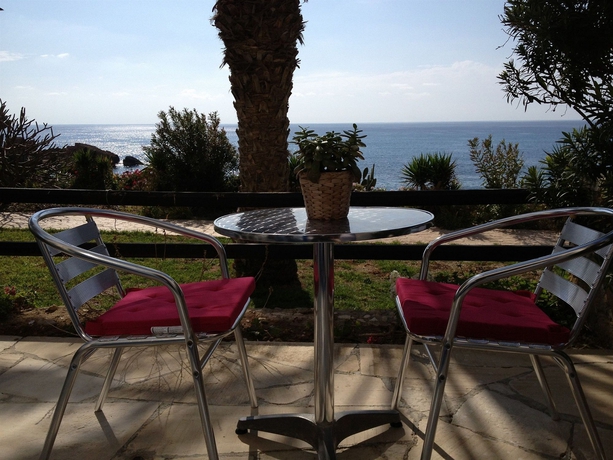 Imagen de los exteriores del Aparthotel Vrachia Beach Hotel and Suites - Adults Only. Foto 13