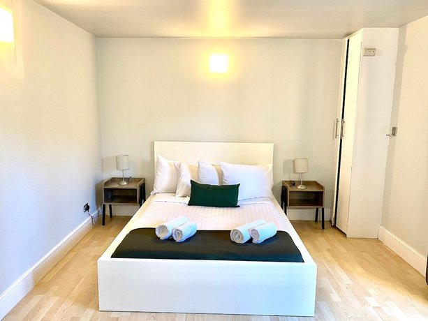 Imagen de la habitación del Aparthotel Westciti Caroco. Foto 13